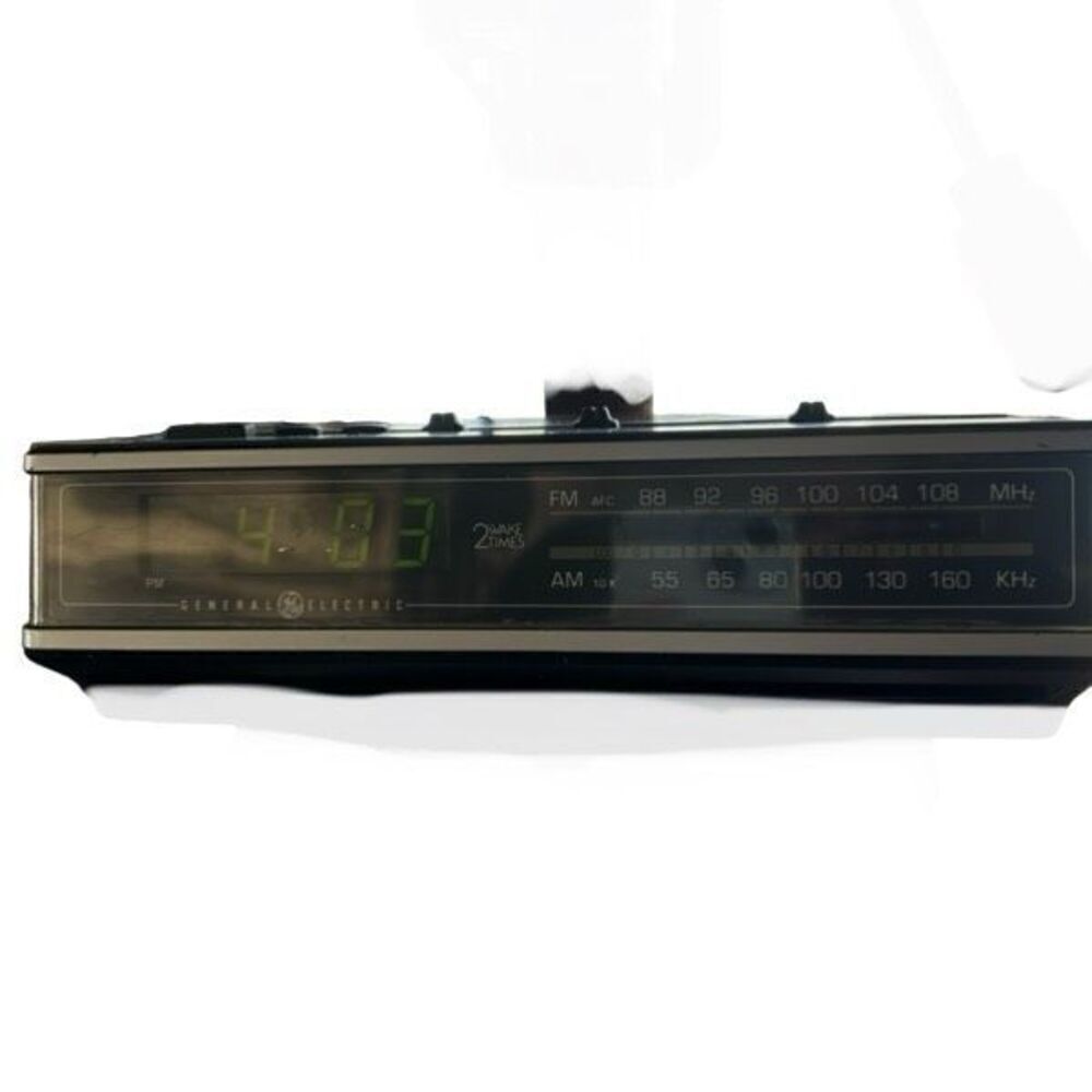 General Electric Model 7-4675A 2 Wake Times Clock Radio